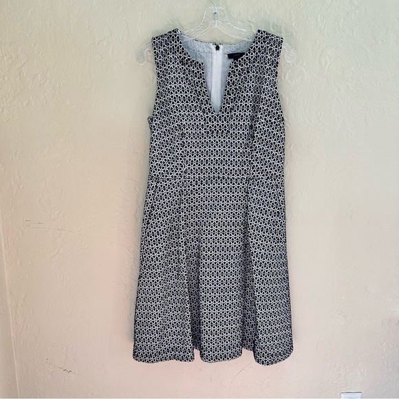 J. Crew Contrast Eyelet Fit & Flare Dress Black White Size 10 - Picture 3 of 7